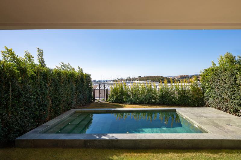 Foto 19930b8e-f645-4ec1-92de-449b1c69b856. Planta baixa amb aparcament piscina a Puerto Deportivo Fuengirola