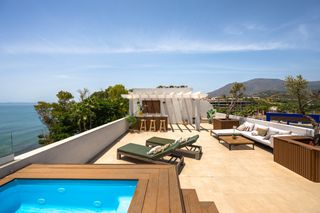 Penthouse in Centro. Ático exclusivo en primera línea de playa, con vistas privilegia