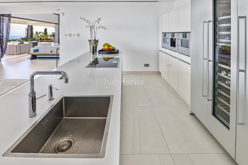 Foto 0d71b5fe-97b6-4c25-a028-6820172e2067. Casa amb calefacció aparcament piscina a Los Flamingos Benahavís