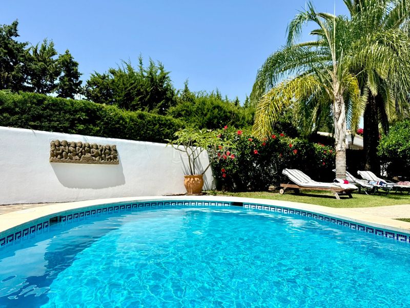 Foto 572ef6e8-aee7-4847-b0ad-8440f3d16877. Casa amb aparcament piscina a La Quinta Benahavís