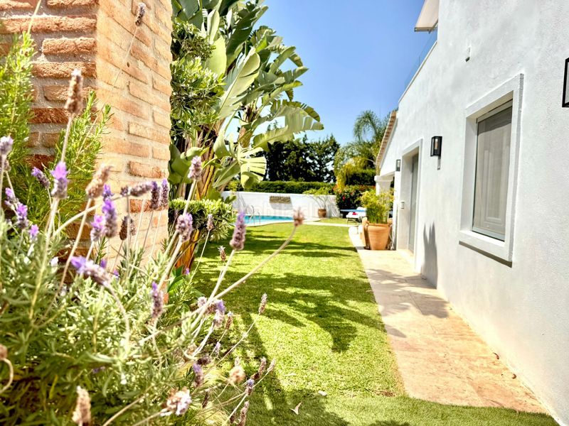 Foto aee7e2ed-5673-4fc0-8c2c-5c7b9f306127. Casa amb aparcament piscina a La Quinta Benahavís