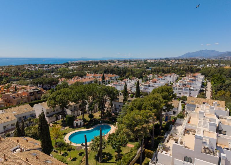 Foto f84f393a-8937-4fab-bf81-50b79ce60145. Reihenhaus mit pool in Nagüeles Alto Marbella