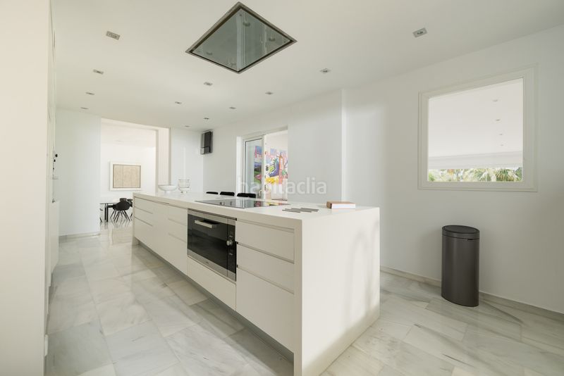 Foto a43b7f91-ba8f-43eb-a826-0fb50077d503. Casa amb aparcament piscina a Hacienda Las Chapas Marbella
