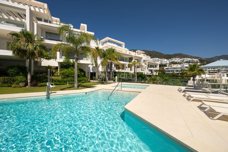 Foto eadc8c41-4545-4d99-908d-2192fd04a95b. Àtic amb aparcament piscina a Playa Bajadilla - Puertos Marbella
