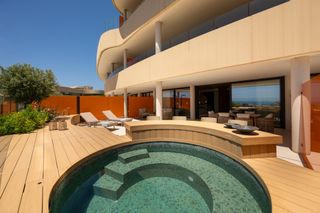 Apartamento en Ur-6 el higueron 14. Apartamento de lujo con piscina privada y vistas panorámicas al