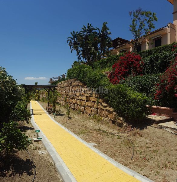 Foto 013a19b3-20a5-455b-a168-bacf0bd906ad. Casa amb aparcament piscina a Sotoserena Estepona