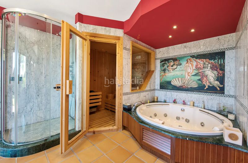 Foto 1591d1f2-1495-4899-b2e2-9cf2a7aaa450. Casa amb aparcament piscina a Sotoserena Estepona
