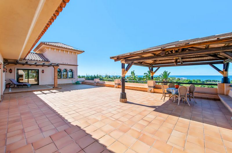 Foto 54f4a5eb-0953-4e70-885f-d241ea275b73. Casa amb aparcament piscina a Sotoserena Estepona