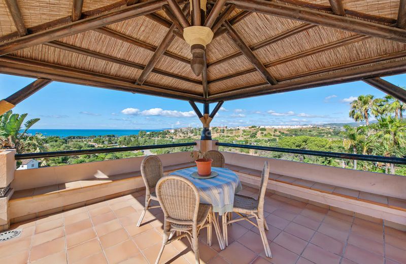 Foto 6bc25152-91b9-4603-8f85-cd7a086e6cfc. Casa amb aparcament piscina a Sotoserena Estepona