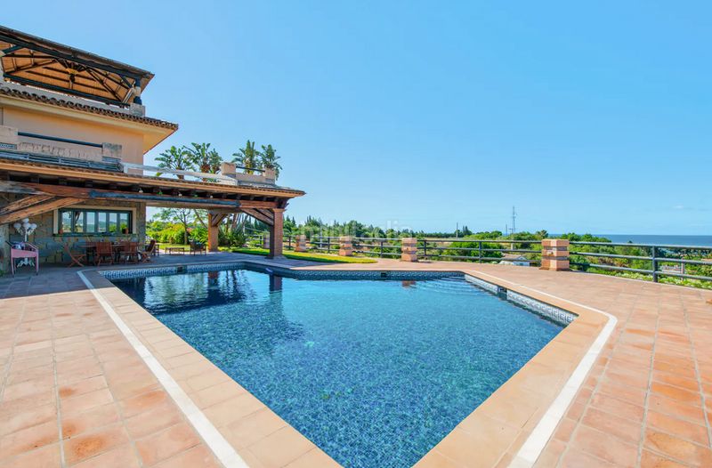 Foto 7a21eb59-554b-48b6-9895-d4a2c2a92c52. Casa amb aparcament piscina a Sotoserena Estepona