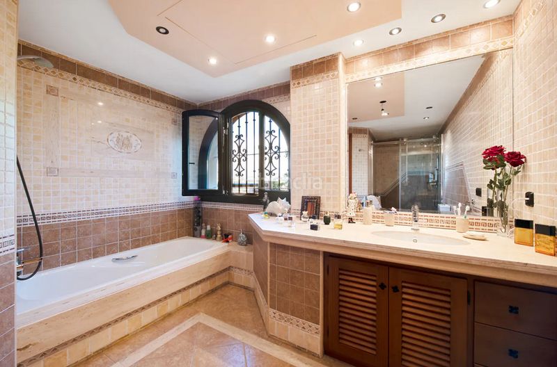 Foto 90a986f0-2376-4fd9-9e77-d3af3bd47db1. Casa amb aparcament piscina a Sotoserena Estepona