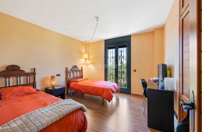 Foto f60723bf-87c0-4e56-9be0-02572ea6a6bc. Casa amb aparcament piscina a Sotoserena Estepona