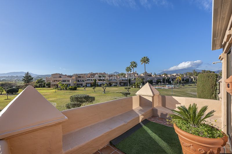 Foto ddcaec4a-bd3f-498d-9e0d-310087847b0b. Àtic amb piscina a Nueva Atalaya Estepona