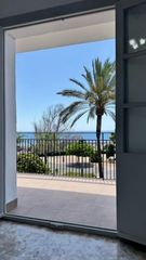 Apartament a Puerto de Estepona. Apartamento con vistas al mar en una ubicación privilegiada de e