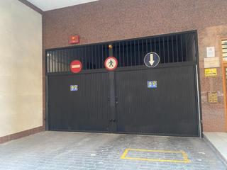 Lloguer Aparcament cotxe a Calle blas valero 23. Alquiler plaza de garaje en corazón de jesus 1a. planta