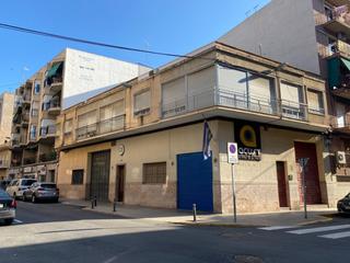 Edifici a Altabix. Se vende edificio en altabix a 2 calles!actualmente con 2 vivien