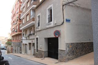 Casa a Crevillente. Se vende edificio con 2 vivendas y terraza, posibilidad de entra