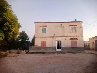 Casa en Pedanas Oeste. Casa de campo dentro del pueblo