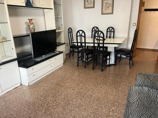 Lloguer Pis a Altabix. Se alquila piso con ascensor y balcón muy cerca de la universida