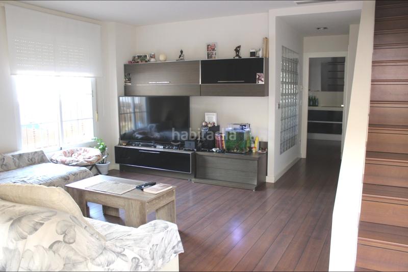 Foto 45bde19d-e46b-4623-913e-070218f87a75. Casa adossada amb aparcament a El Travaló - Martínez Valero Elche / Elx