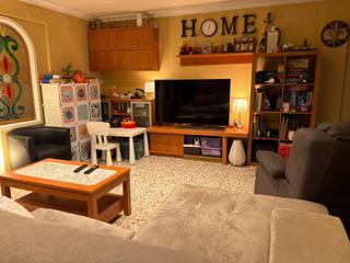 Etagenwohnung  Calle antonio pascual quiles. Grupo horizonte te ofrece este piso con ascensor semi reformado