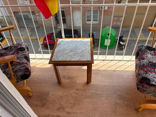 Lloguer Pis a Plaza Crevillente - Antiguos Juzgados - El Asilo. Se alquila este piso con 5 habitaciones en edificio con ascensor