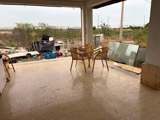 Chalet in Crevillente. Se vende chalet en partida el boch con 900 metros cuadrados de s