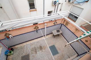 Casa  Calle jaen. Adosada en granada capital con garaje y junto al metro.