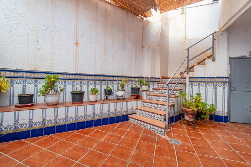 Foto 0ee086ac-38b9-4798-ab54-6d18c030bb8c. Casa  con cuevas y terreno en barranco del abogado en Granada