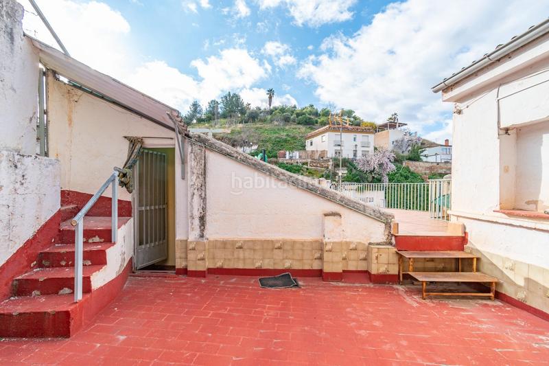 Foto 2073aa65-28fc-49fc-aa35-446b08a2dcd0. Casa  con cuevas y terreno en barranco del abogado en Granada