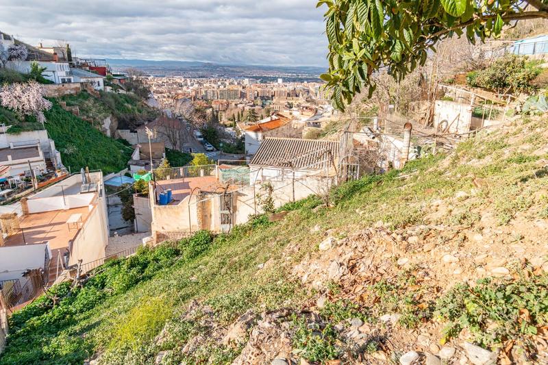 Foto ac4b1c5b-e7bd-41aa-824a-80d3379423f7. Casa  con cuevas y terreno en barranco del abogado en Granada