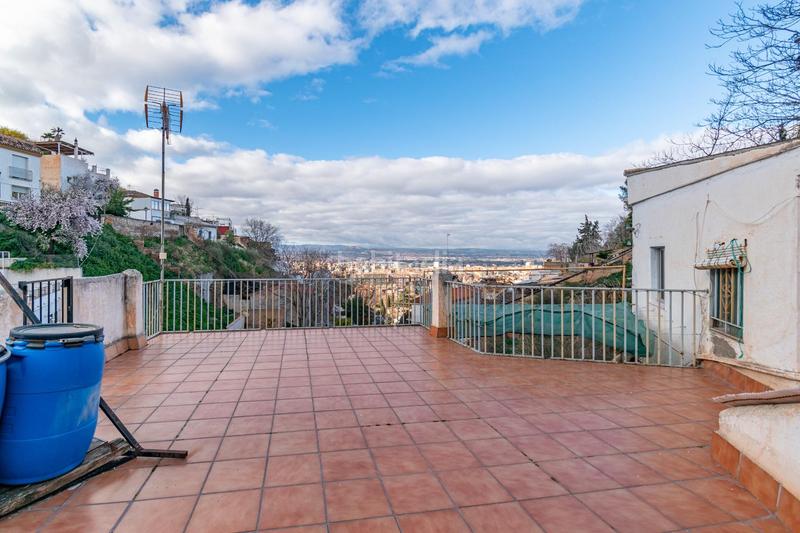 Foto b0e61119-1488-4fd0-a43f-7d77035e2b8f. Casa  con cuevas y terreno en barranco del abogado en Granada