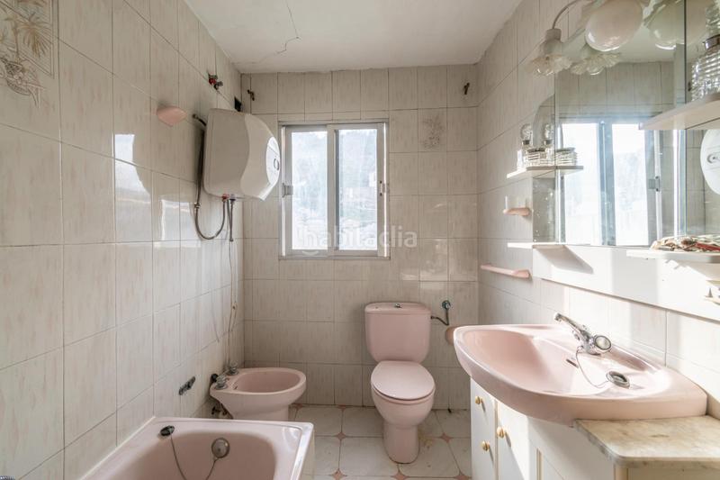 Foto cc7f5a60-4f3f-4b10-89ea-2eb8b4478059. Casa  con cuevas y terreno en barranco del abogado en Granada