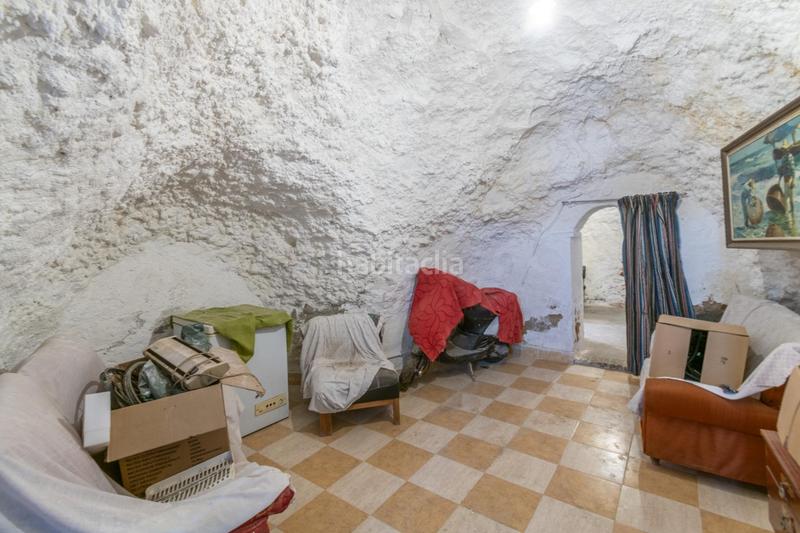 Foto ee059c5b-d13b-40ef-b184-c31e6c51e0bc. Casa  con cuevas y terreno en barranco del abogado en Granada