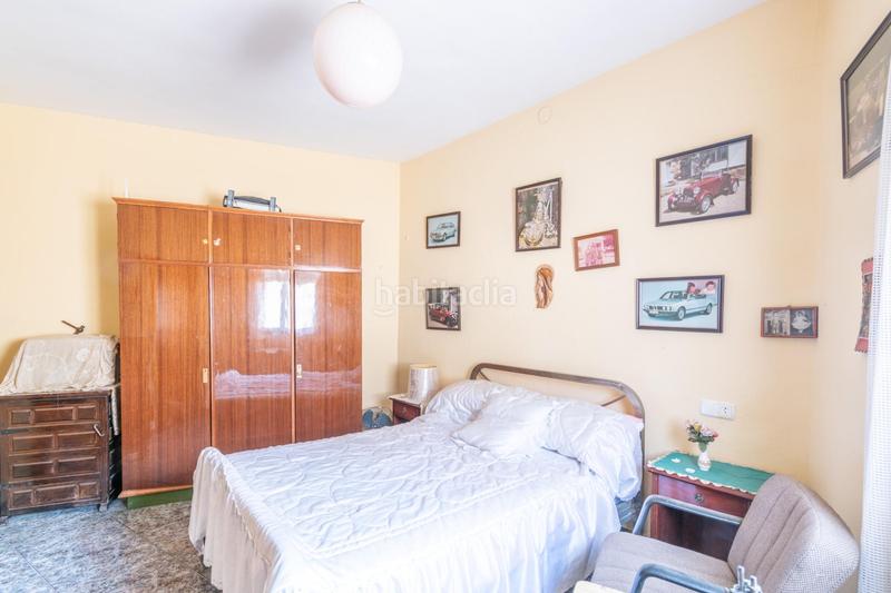 Foto f0f05154-3848-4355-8f5f-813a85b8aff2. Casa  con cuevas y terreno en barranco del abogado en Granada