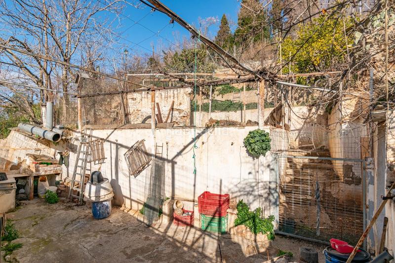 Foto fa07b322-d0ee-44c4-853b-82293b984099. Casa  con cuevas y terreno en barranco del abogado en Granada
