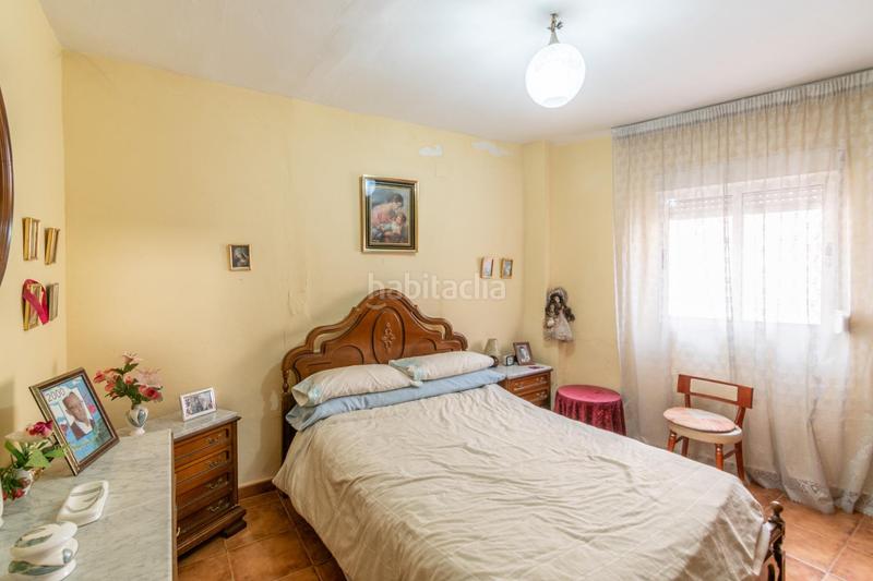 Foto fe1196ee-89fb-4c27-a7a1-55898f777262. Casa  con cuevas y terreno en barranco del abogado en Granada
