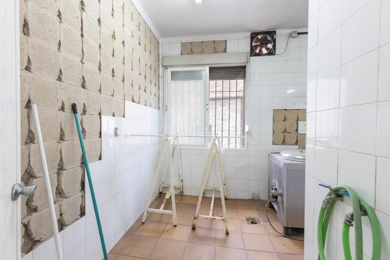 Foto b6f5f57f-701b-4c7e-b06b-928619849be9. Casa  independiente, terraza en ático y locales en Zubia (La)