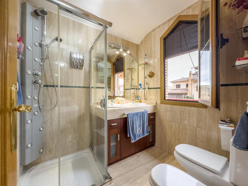 Foto c4855295-44d0-469e-8005-58e883f07c60. Casa en calle la rioja 15 chalet pareado en las gabias. para entrar a vivir. en Gabias (Las)