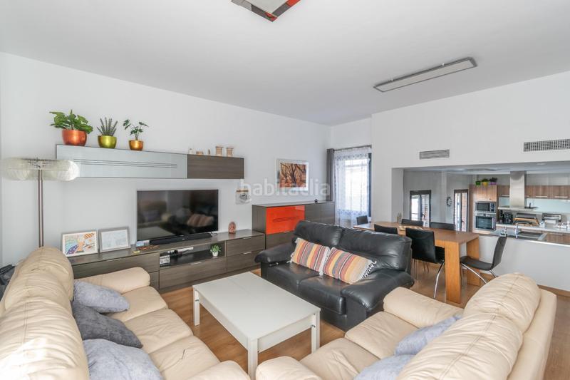 Foto b6fdec80-f018-49de-a327-c4bdbbe660b7. Xalet amb aparcament piscina a Polideportivo Alhendín