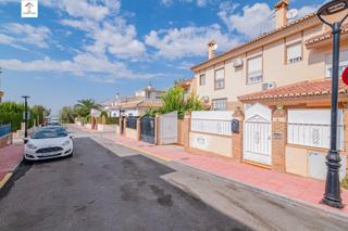 Haus in Calle de tulipán. Amplia casa en pulianas, ideal para entrar a vivir