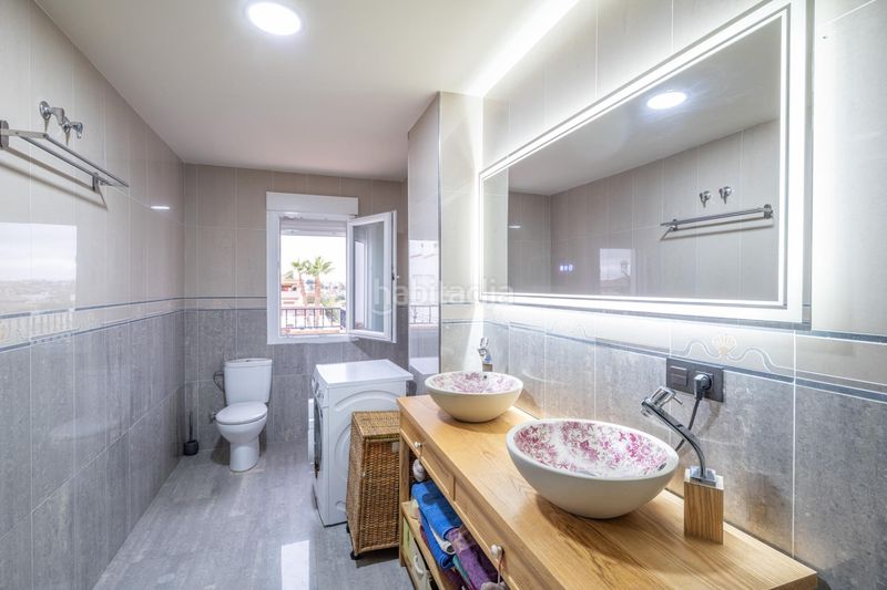 Foto ccdedebc-9c35-4b56-bf88-a80796647347. Chalet con parcheggio piscina in Villa de Otura