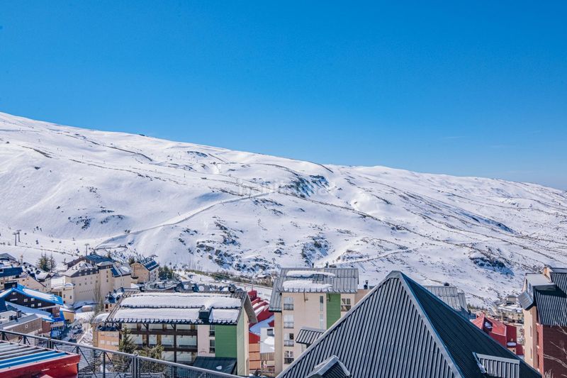 Foto ecc5ee9b-fa4a-45cb-bd6d-1f07072f897c. Piso luminoso piso ubicado en una de las zonas mas idílicas del mundo en Sierra Nevada