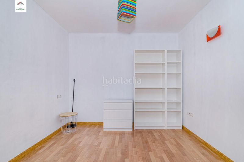 Foto fe587678-0730-4eaf-b8ce-e7610fc8f44b. Pis a calle castillo 5 a La Zubia Ciudad Zubia (La)