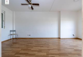 Casa a schiera in Calle encantado 30. Casa adosada en esquina dentro de residencial