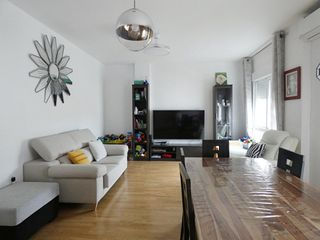 Pis  Maria zambrano. Gran piso en esquina con garaje y dos tratseros!