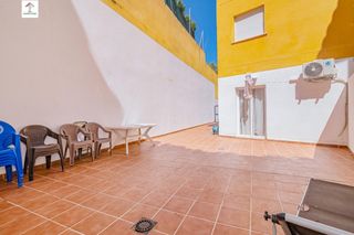 Planta baixa  Calle barranco 4. Piso con patio y cochera en la zubia