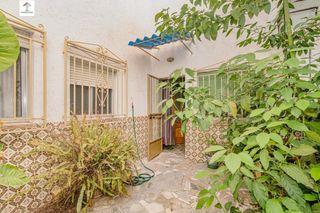 Casa a Avenida avenida cádiz 91. Casa con patio y terraza junto al pts