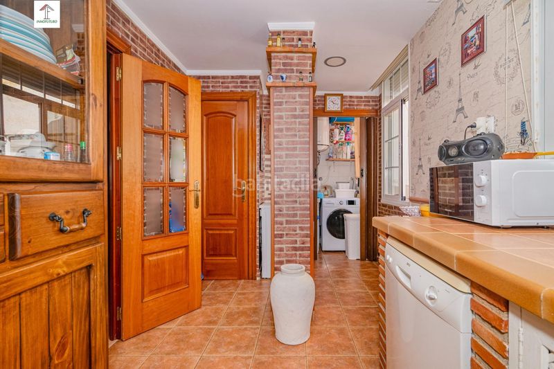Foto b1e1767c-4a00-406b-9220-61c017c26b85. Piso en calle calle san juan nepomuceno 1 vive en el corazón de la zubia! piso luminoso y listo para ti en Zubia (La)