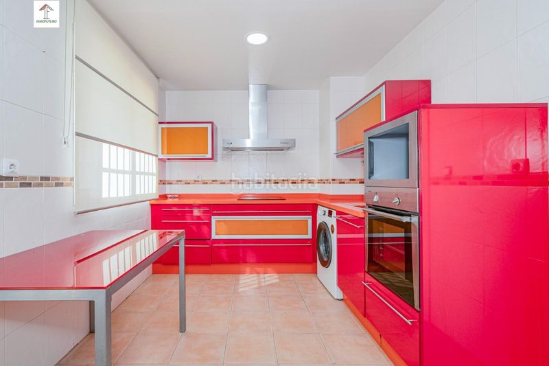 Foto 4b8f94f9-bd26-4ef0-bfd8-0a184ecb12d5. Casa aparellada a avenida luis javier 2 a Jun
